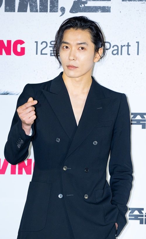 キム・ジェウク