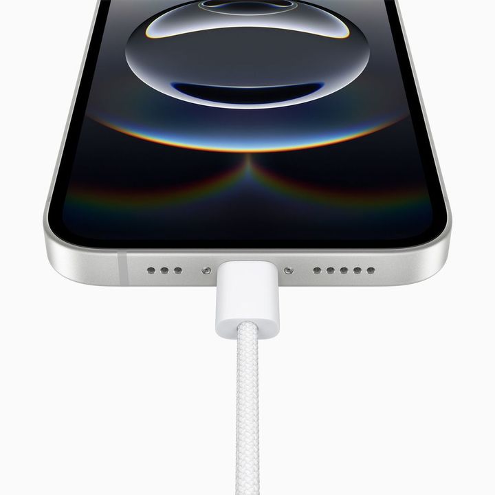 「iPhone 16e」の接続インターフェースもUSB Cになった。