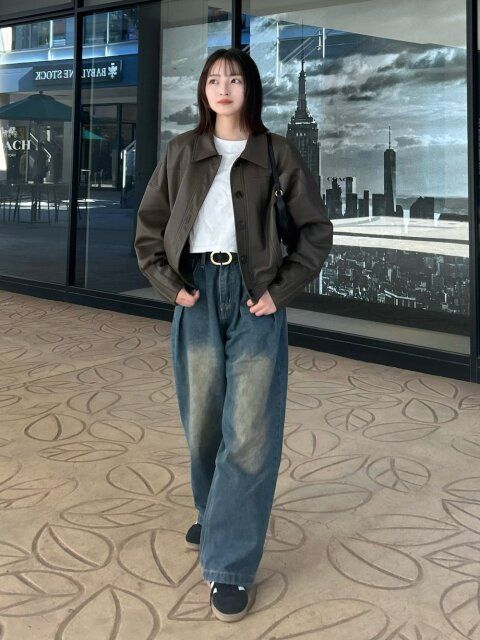 2025春レディース大人ワイドデニムスニーカーコーデ