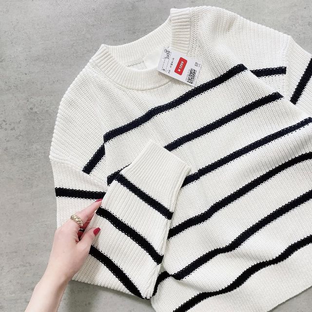 白黒のボーダーニット