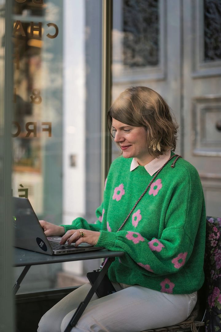 さすがパリジェンヌ！自分に似合う服がちゃんとわかっている着こなし