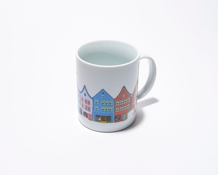 カラフルな色使いが楽しい、個性あふれるマグカップ【フィーカの時間】