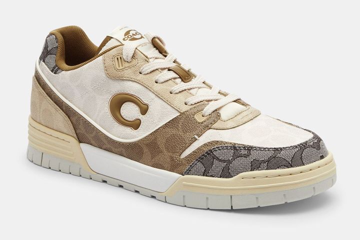 ソーホー スニーカー・ミックスド シグネチャー マルチ ¥28,600／COACH（コーチ・カスタマーサービス・ジャパン）