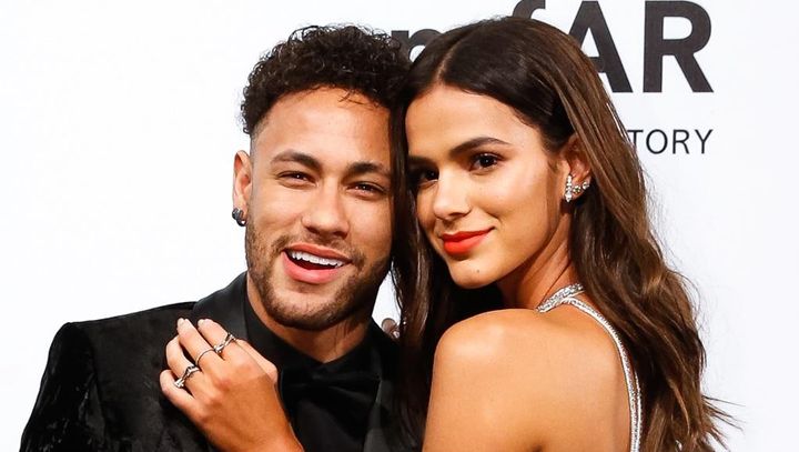 魔法ゴールのネイマール、『元彼女の名前』で敵ファンが挑発！「音量上げろよ！」と応戦