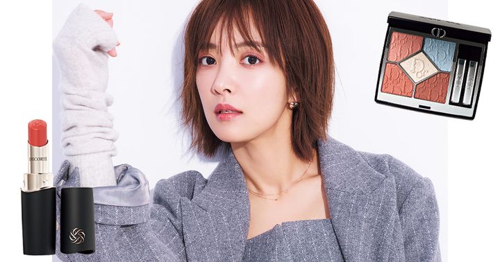 唇に馴染む赤リップとアイシャドウ