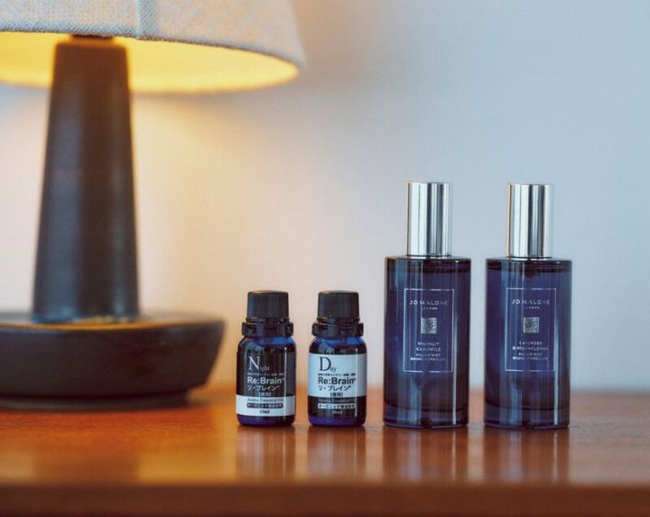 ラベンダー＆ムーンフラワー ピロー ミスト 50mL ¥7,590、ムーンリット カモミール ピロー ミスト 50mL ¥7,590（ともにジョー マローン ロンドン） リ・ブレインセット 昼用・夜用 各10mL ¥8,140（ハイパーブレイン）
