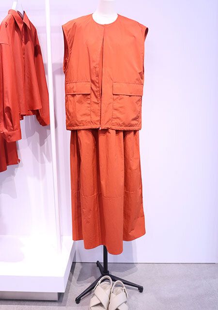 ユニクロ：シーのギャザーワンピースノースリーブ2