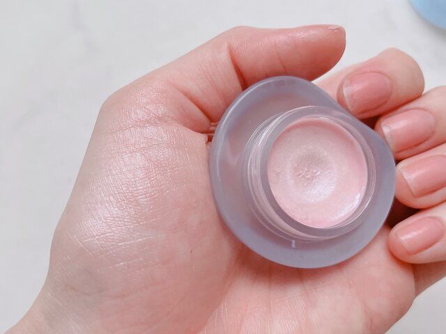 fwee リップアンドチークグローイジェリーポット JH00 シュガーパウダー 手の平に付ける