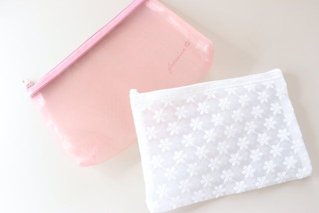 セリア メッシュポーチ マチ付き フラワー刺繍フラットポーチ