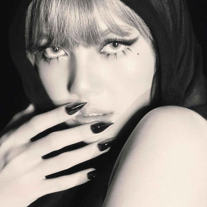 画像: BLACKPINKのリサが緊急来日することが決定