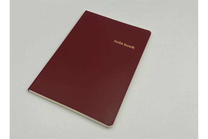 レザー調ノート／￥110（税込み）