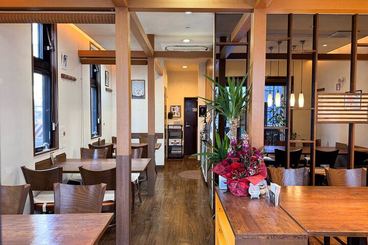 小鉢が並んだ限定ランチが人気♪親子二代で営む和食とスイーツのお店「食堂カフェ 金魚堂」