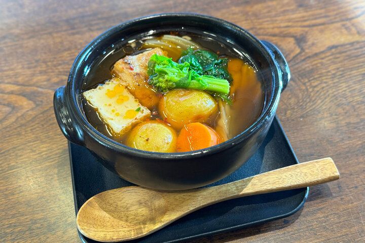 小鉢が並んだ限定ランチが人気♪親子二代で営む和食とスイーツのお店「食堂カフェ 金魚堂」