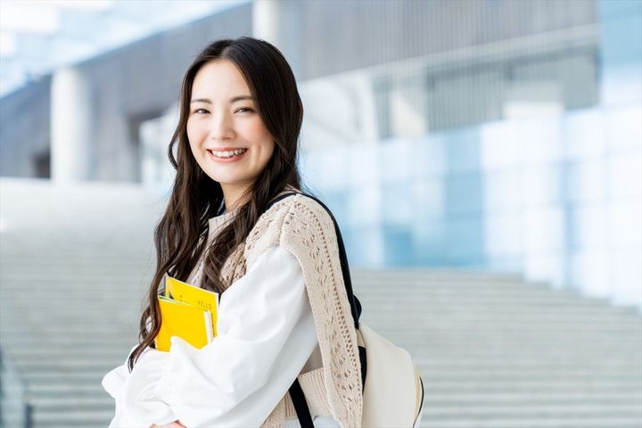 【女性編】実年齢より若く見える人の特徴ランキング