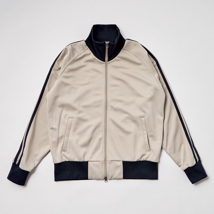 いつもの装いに取り入れるだけで即垢抜け！ジャージ素材のコーデ＆アイテム