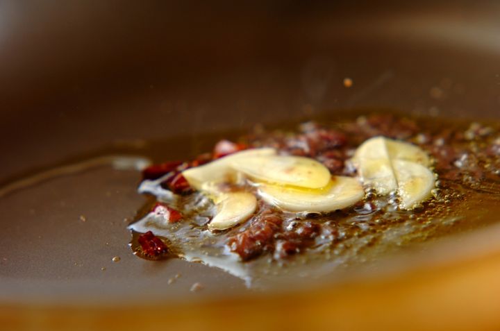 モヤシとピーマンのアンチョビソテーの作り方1