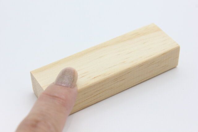 ダイソー ウッドタワーアンバランス 素材感