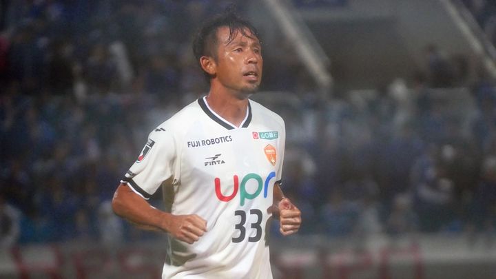 元日本代表の43歳MF、現役引退を発表…Jリーグで24年連続ゴールを達成 「これからも自分らしく、向上心を持って…」