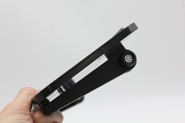 ダイソーの脚付きパソコンモニターラック