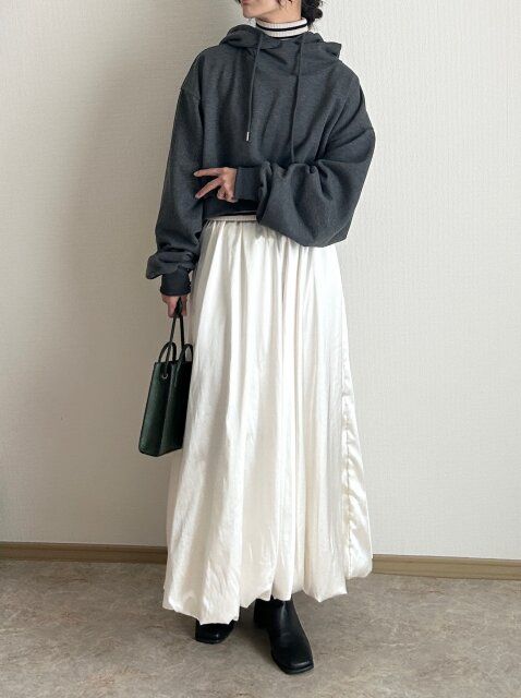 スウェット合わせでラフに