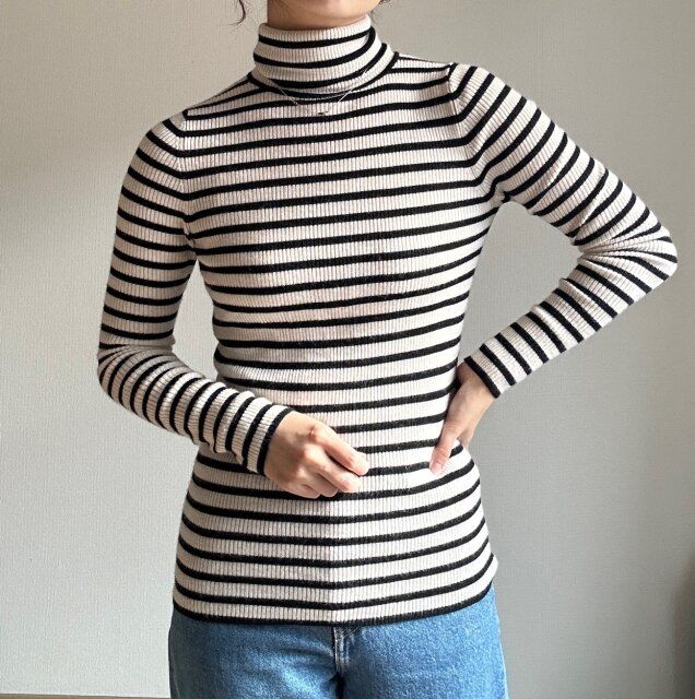 ユニクロ エクストラファインメリノリブタートルネックセーター（長袖） OFF WHITE Mサイズ着用