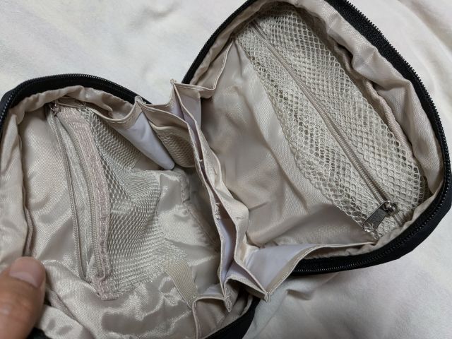 ファスナーを全開にした状態