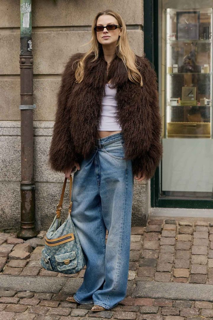 画像: ゴージャスなアウターも王道カジュアルとなら美バランス