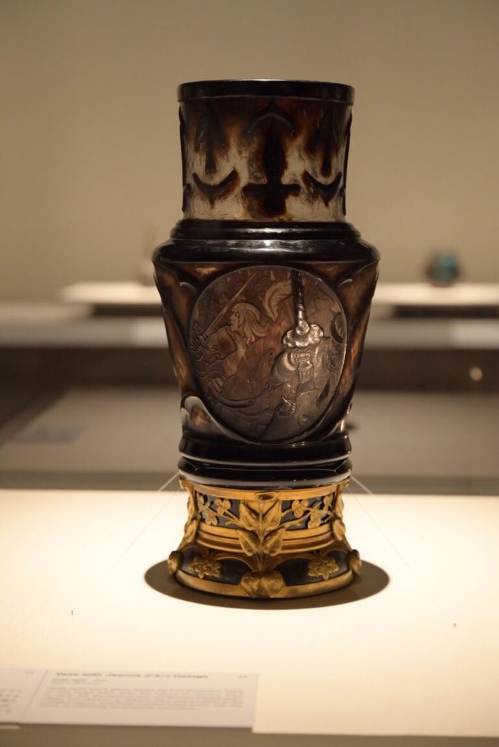 花器「ジャンヌダルク」エミール・ガレ 1889年 大ー美術館