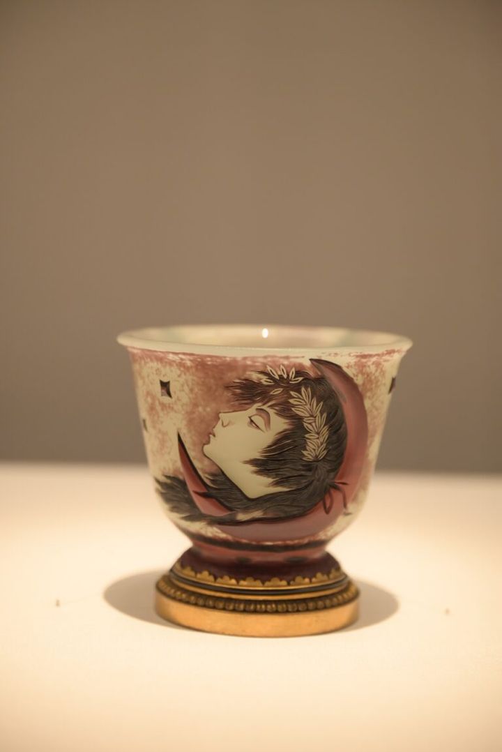 花器「人物・ふくろう（夜）」エミール・ガレ 1887〜98年 ウッドワン美術館 