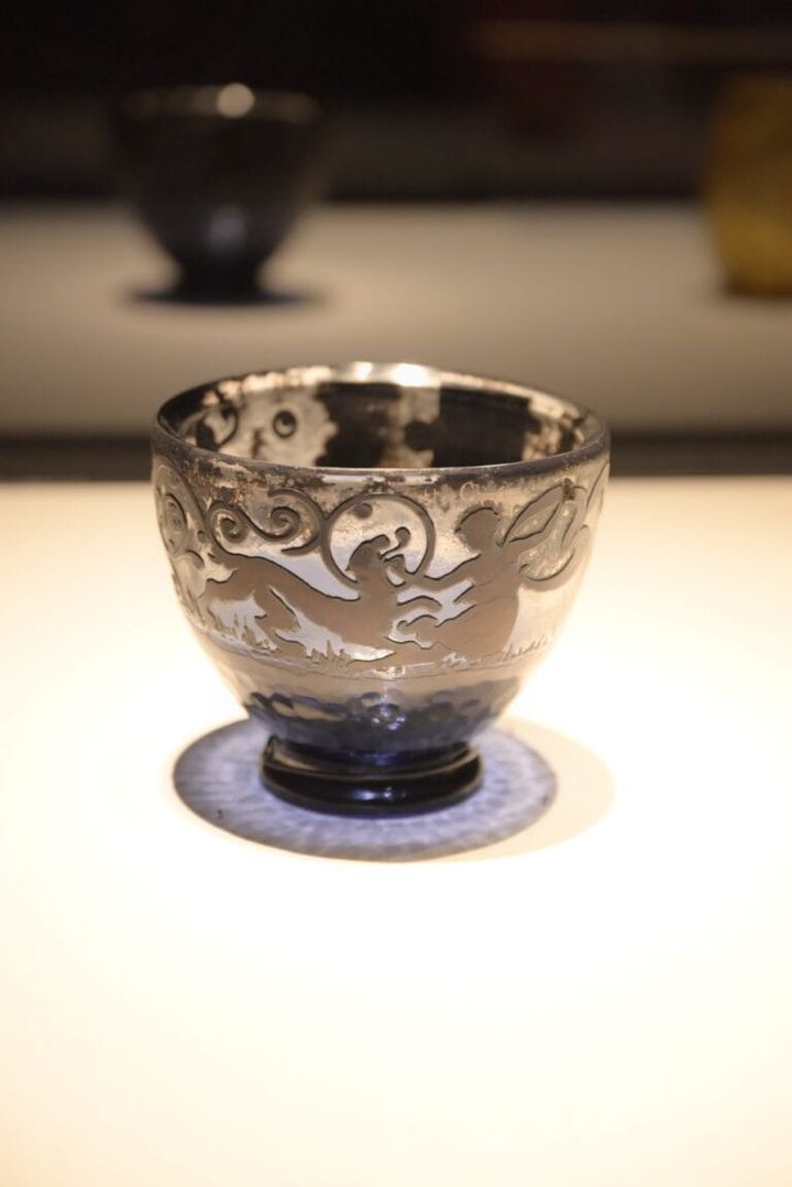 杯「私の遺産はキマイラ」エミール・ガレ 1889年 パリ装飾美術館 Paris, musée des Arts décoratifs