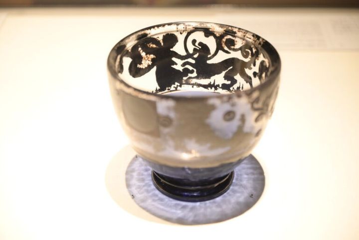 杯「私の遺産はキマイラ」エミール・ガレ 1889年 パリ装飾美術館 Paris, musée des Arts décoratifs