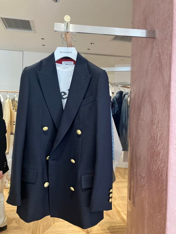 「MADISONBLUE」ジャケット