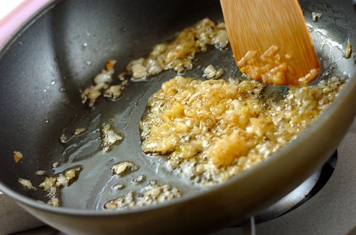 蒸しキャベツの焦がしネギソースの作り方2