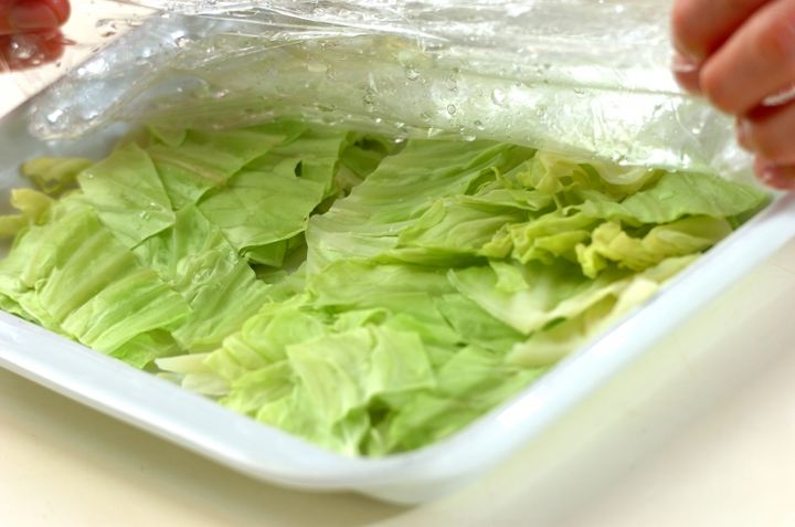 蒸しキャベツの焦がしネギソースの作り方1