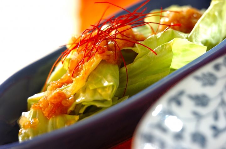 蒸しキャベツの焦がしネギソース