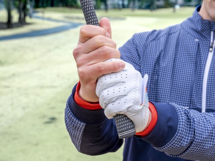 春の強風や芝に負けずに”5打”スコアを縮める便利なショットをレッスン！