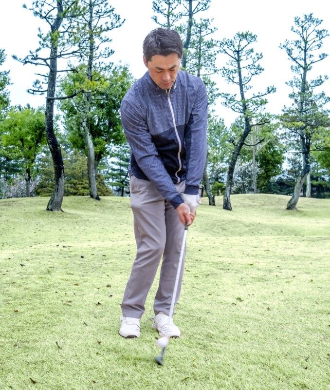春の強風や芝に負けずに”5打”スコアを縮める便利なショットをレッスン！