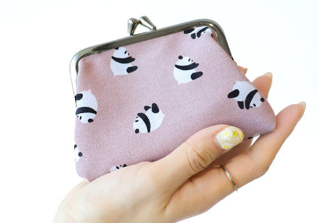 春色パンダ柄ポがま口ーチ 手のひらサイズ
