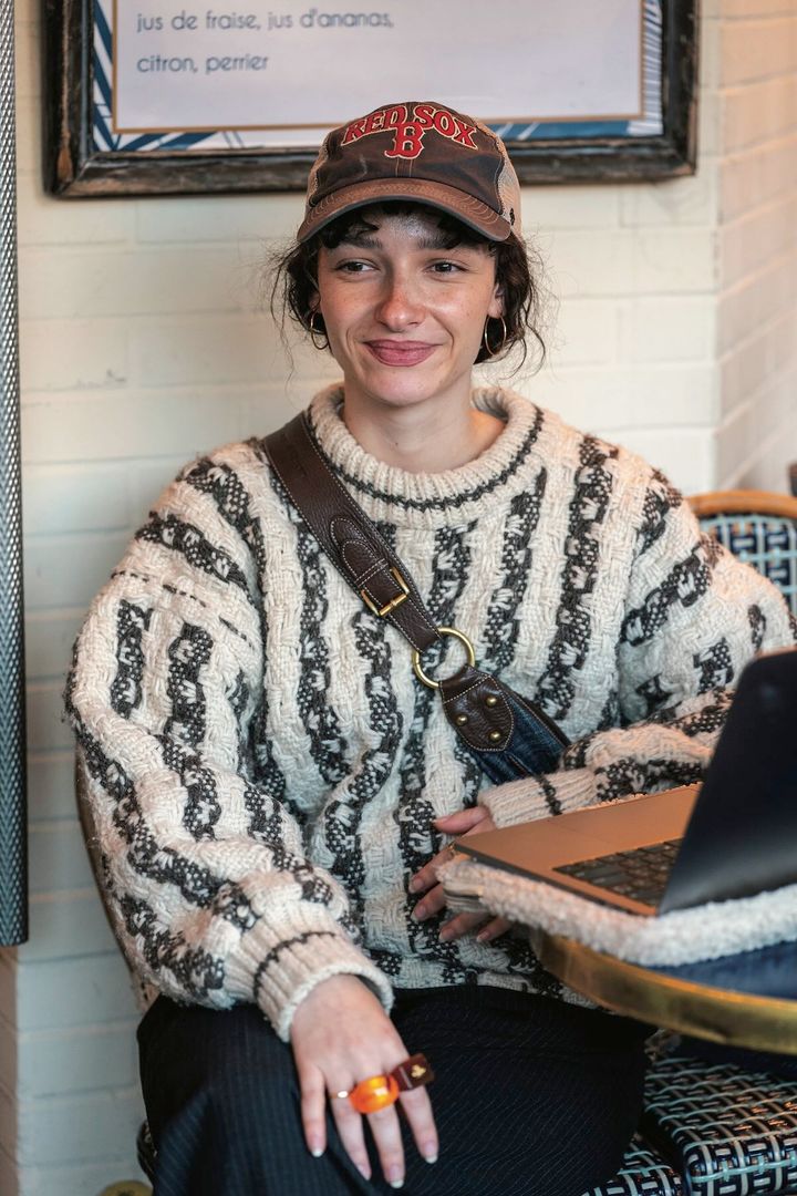 パリジェンヌは愛犬とのお散歩のワンマイルコーデもぬかりなし！【パリジェンヌの一週間コーデ】