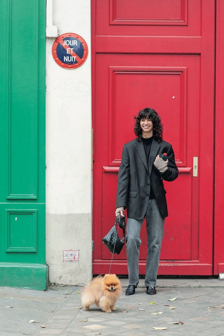 パリジェンヌは愛犬とのお散歩のワンマイルコーデもぬかりなし！【パリジェンヌの一週間コーデ】