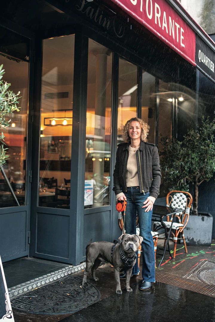 パリジェンヌは愛犬とのお散歩のワンマイルコーデもぬかりなし！【パリジェンヌの一週間コーデ】