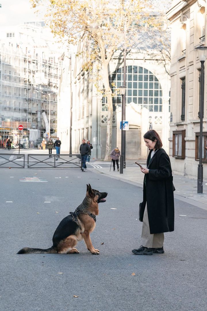 パリジェンヌは愛犬とのお散歩のワンマイルコーデもぬかりなし！【パリジェンヌの一週間コーデ】