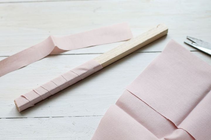 木材にクロスを巻く