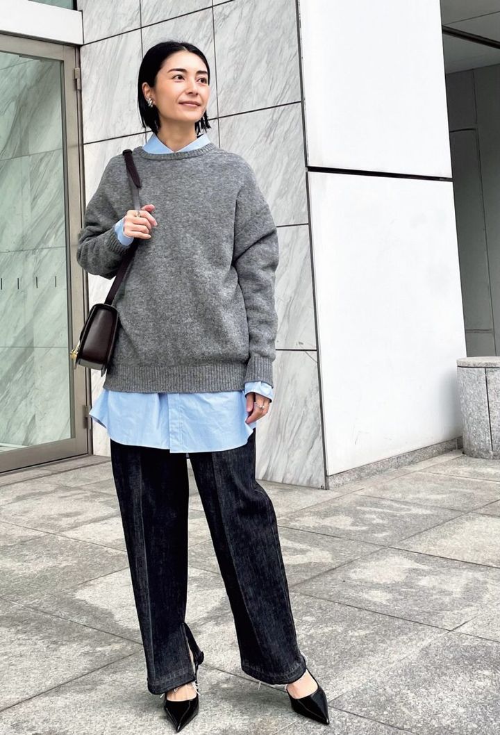 オブリオのグレーニットやインディゴデニムのコーデ