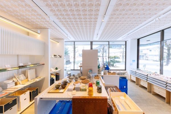 店内は落ち着いた雰囲気で居心地がよく、ゆっくりと商品選びが楽しめます