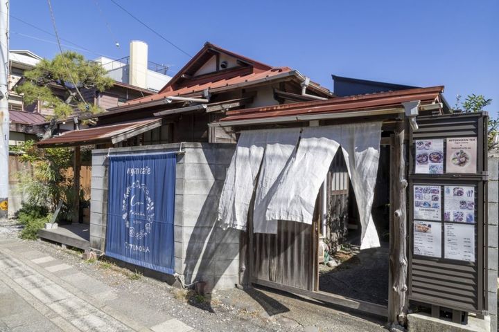 長谷駅から徒歩3分の路地にたたずむ