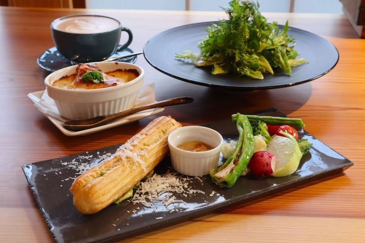 「ランチ（アボカドピュレのエクレア）」2000円