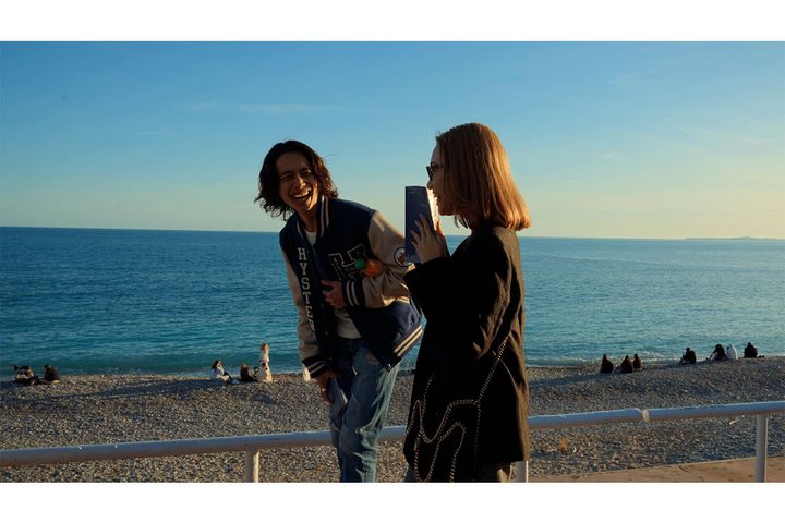 （左）大学生でモデルのショウ、（右）最年少のミミ