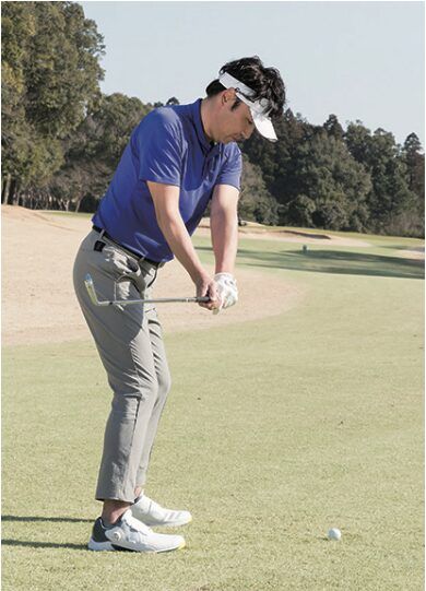 左足上がりの傾斜はどう打つ？上手く拾って打てるアイアンショットを解説！