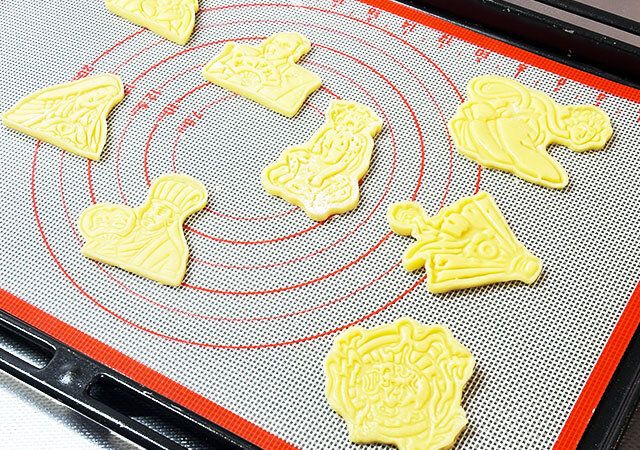 クッキー抜き型 2P 妖怪 型抜き後